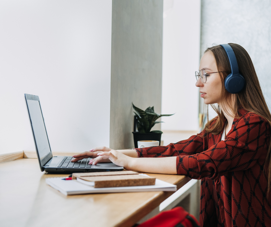 Webデザイナー副業の現実は？やめとけと言われる理由や稼ぐためのポイントを解説