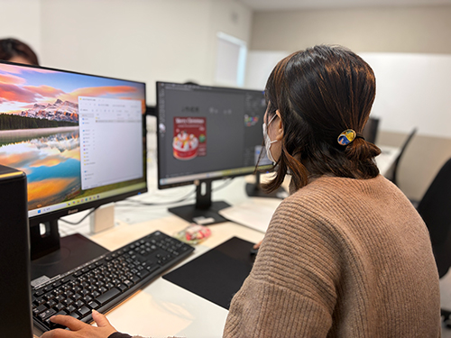 講評会で発表している様子