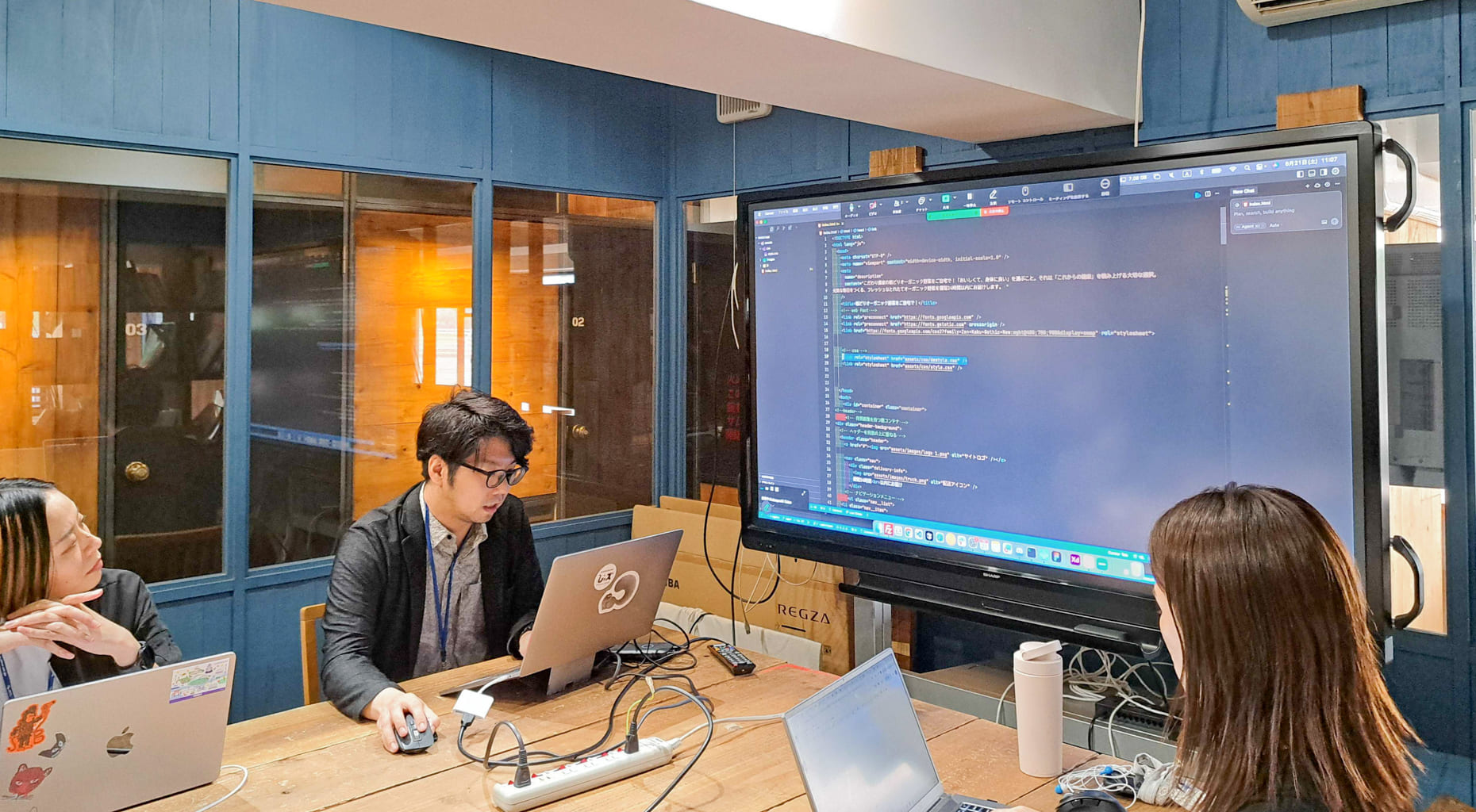 Webデザイナー専攻5月生「中間課題コーディング講評会」&6月生「名刺課題講評会」レポート