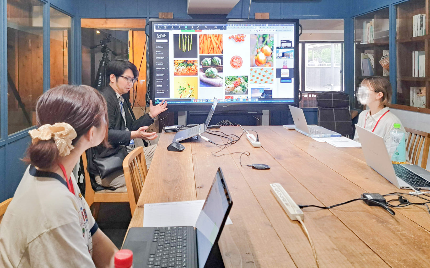 Webデザイナー専攻5月生「中間課題コーディング講評会」&6月生「名刺課題講評会」レポート