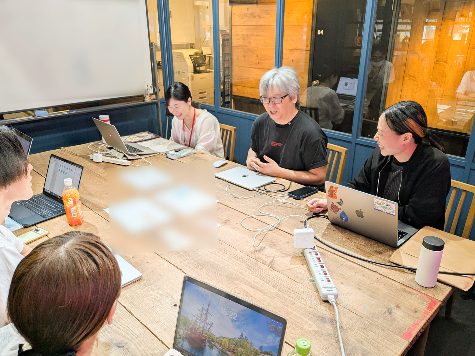 Webデザイナー専攻6月生「中間課題コーディング講評会」&8月生「名刺課題講評会」レポート