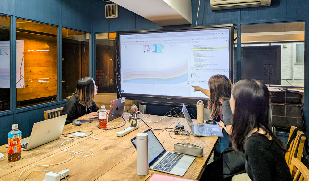 Webデザイナー専攻5月生「卒業制作コーディング講評会」/8月生「中間課題デザイン講評会」レポート