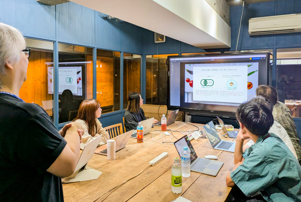 Webデザイナー専攻5月生「卒業制作コーディング講評会」/8月生「中間課題デザイン講評会」レポート