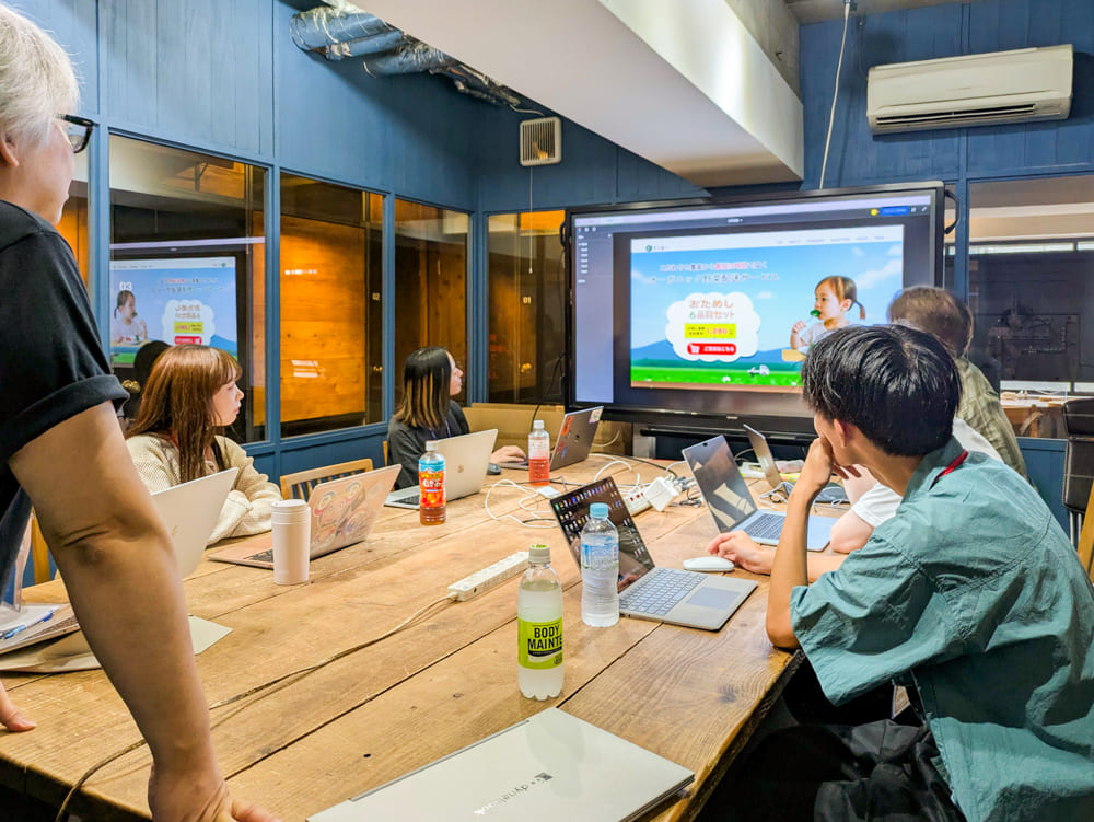 Webデザイナー専攻5月生「卒業制作コーディング講評会」/8月生「中間課題デザイン講評会」レポート