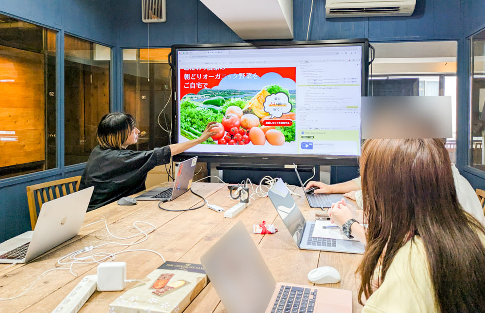 Webデザイナー専攻8月生「中間課題コーディング講評会」開催レポート