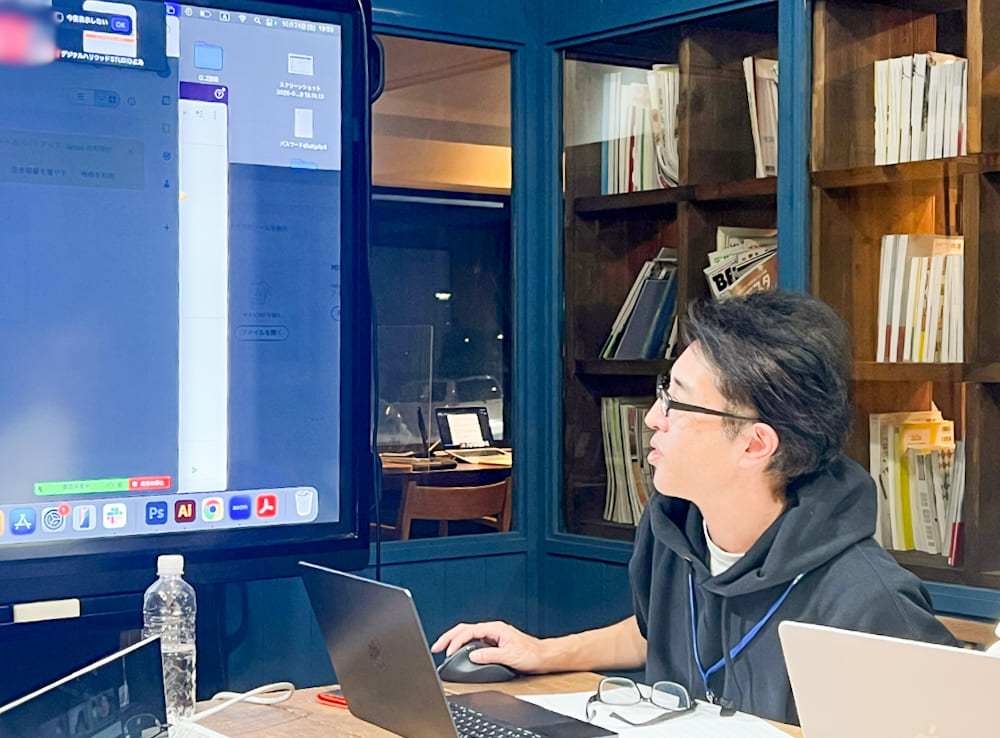 Webデザイナー専攻10月生「第2回 名刺講評会＆中間課題オリエンテーション」レポート