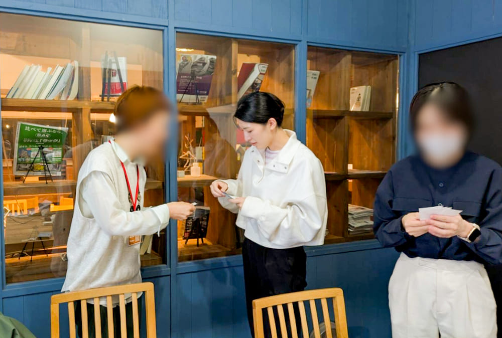 Webデザイナー専攻10月生「第2回 名刺講評会＆中間課題オリエンテーション」レポート