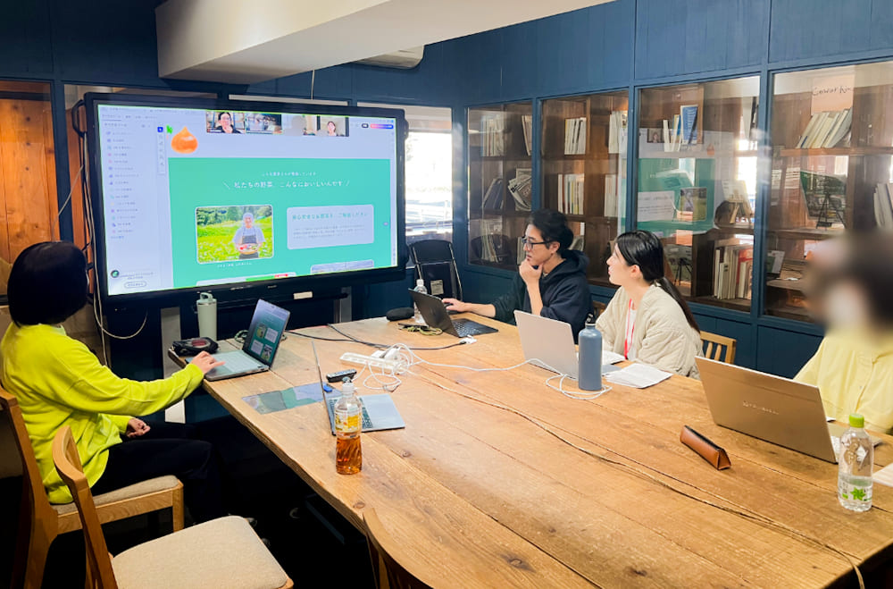 Webデザイナー専攻10月生「第3回 デザイン講評会」レポート