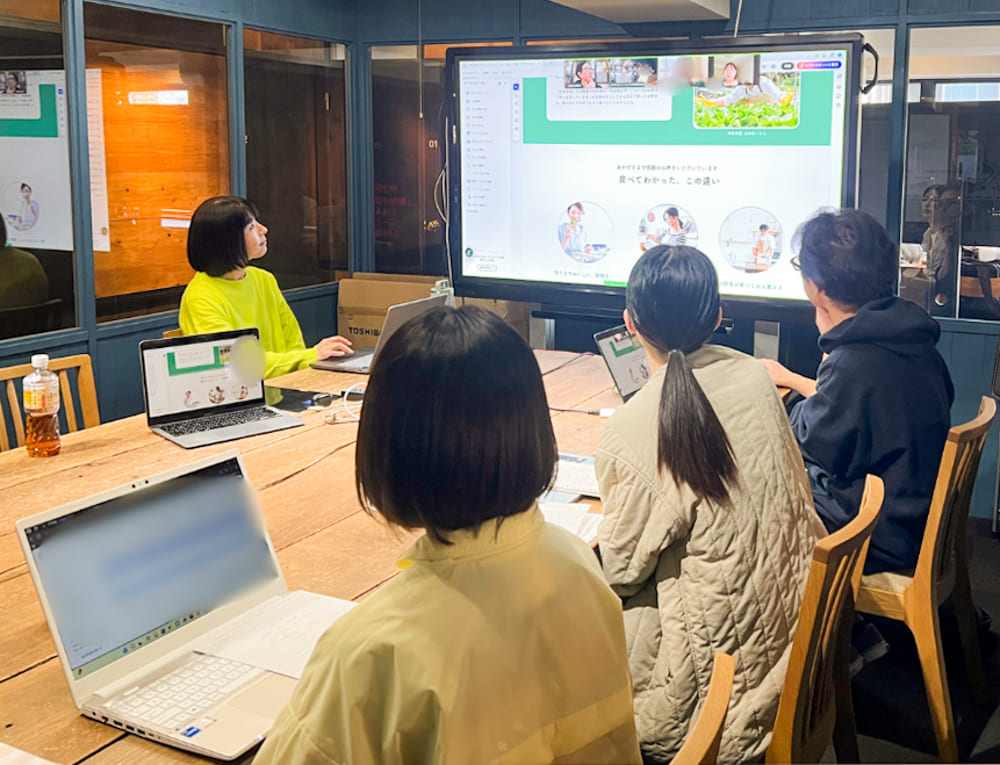 Webデザイナー専攻10月生「第3回 デザイン講評会」レポート