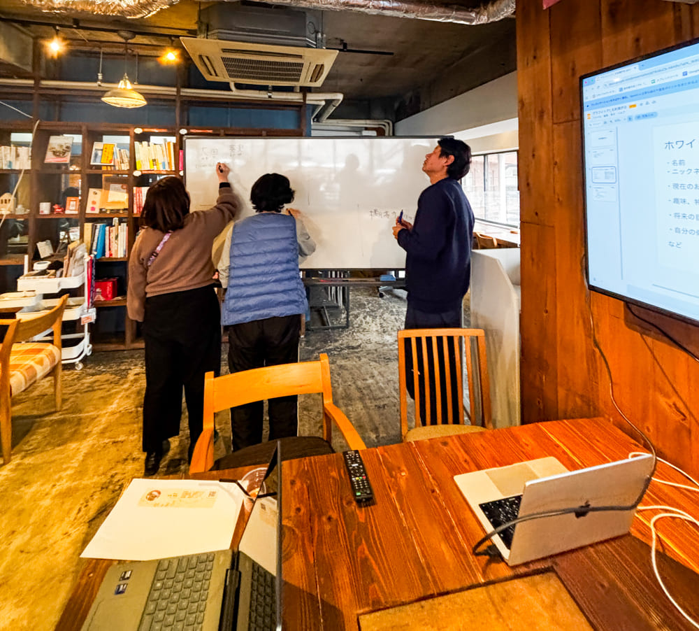 グラフィック講座2月生 「名刺制作講評会」レポート