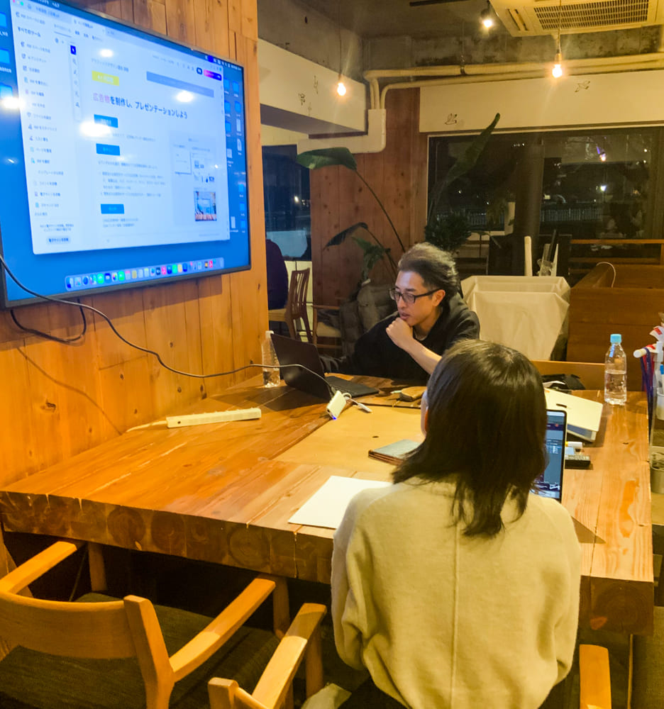 グラフィック講座12月生3ヶ月目課題（チラシ実案件）講評会レポート