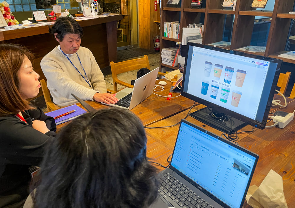 グラフィックデザイン講座2月生 ロゴ講評会とチラシ課題ヒアリング会を実施