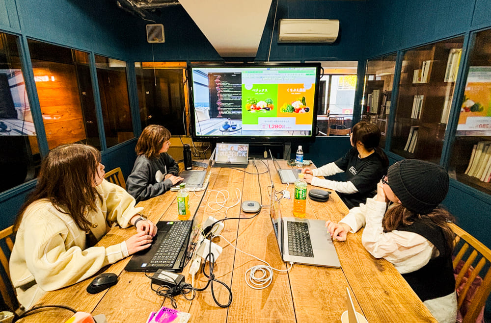 Webデザイナー専攻 主婦・ママクラス1月生「中間課題コーディング講評会」レポート