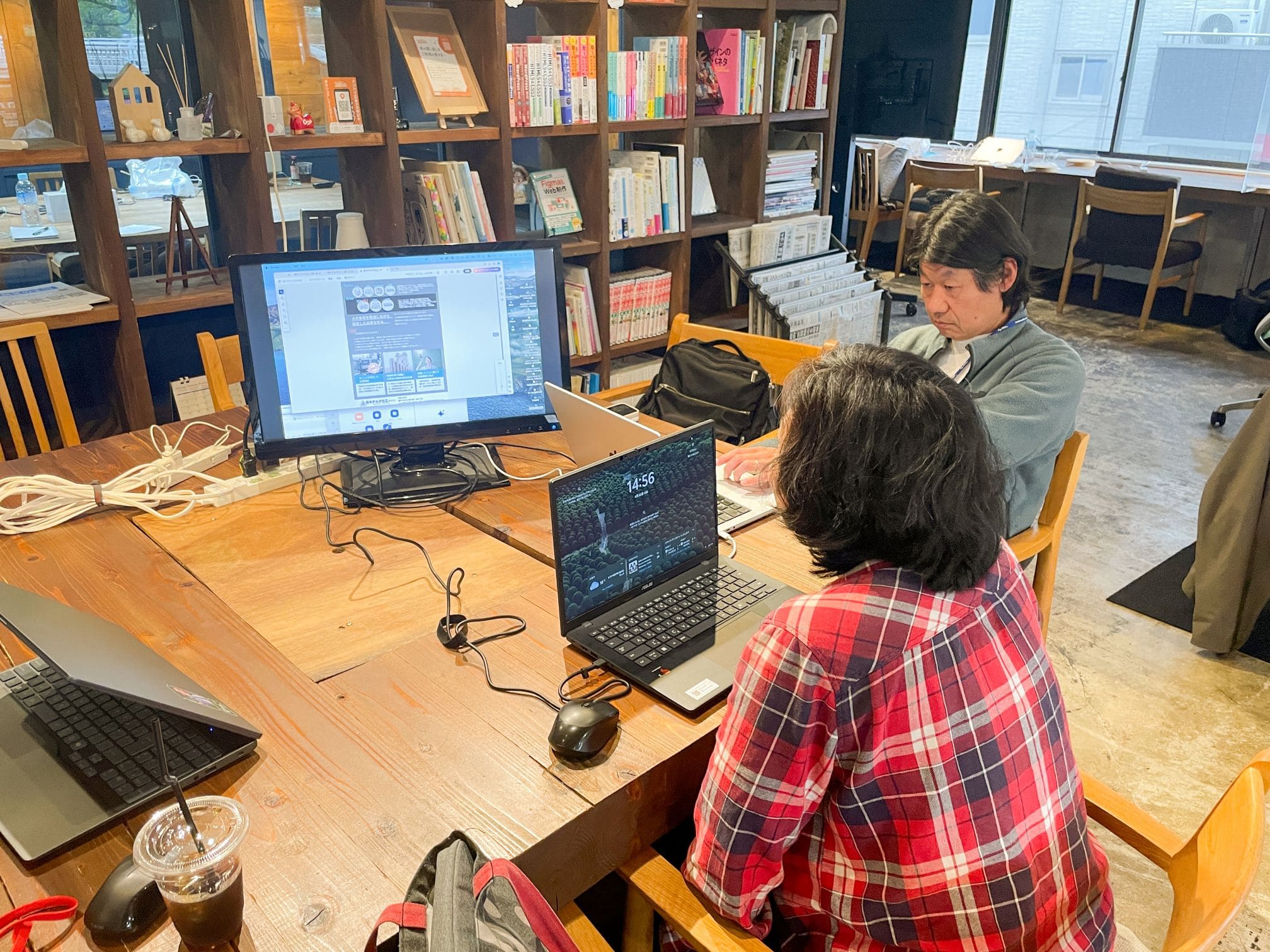 グラフィックデザイン講座 2月生「第3回 チラシ課題講評会」レポート