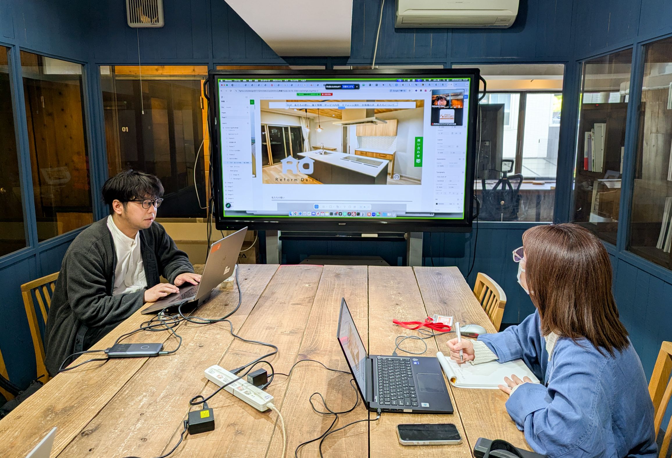 Webデザイナー専攻4月生「名刺講評会」＆12月生「卒業制作デザイン講評会」レポート