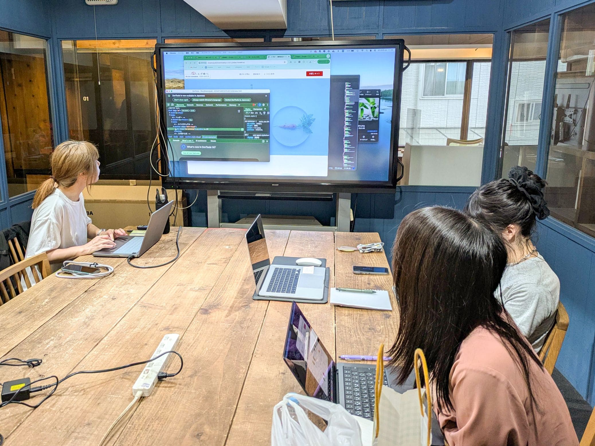 Webデザイナー専攻4月生「中間課題コーディング講評会」レポート