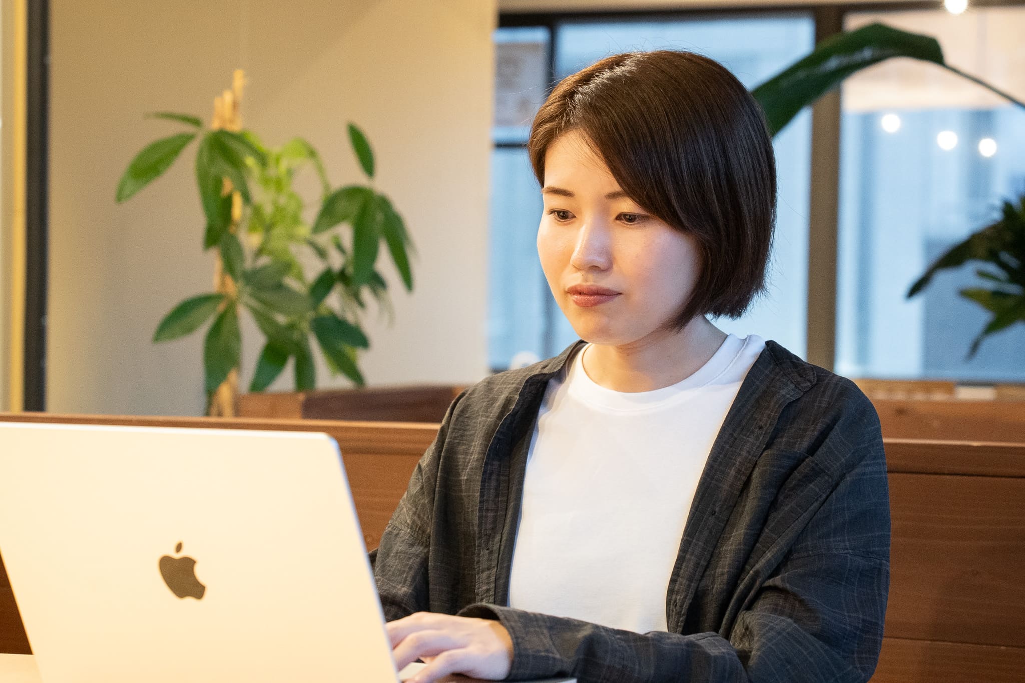 【卒業生インタビュー】独学の限界を超えて。「対面学習」と「仲間の存在」で掴み取ったインハウスデザイナーへの道