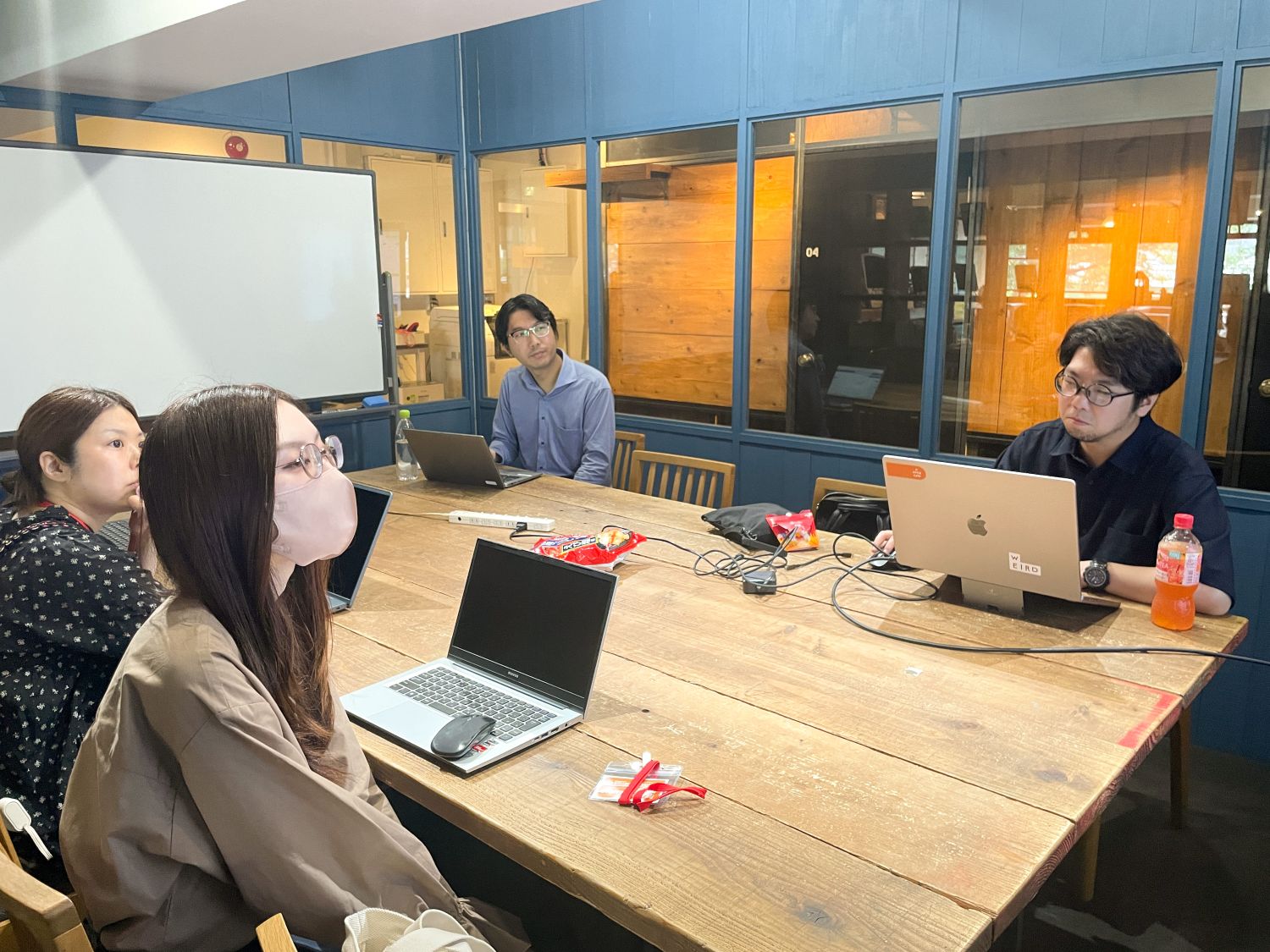 Webデザイナー専攻6月生「中間課題デザイン講評会」レポート