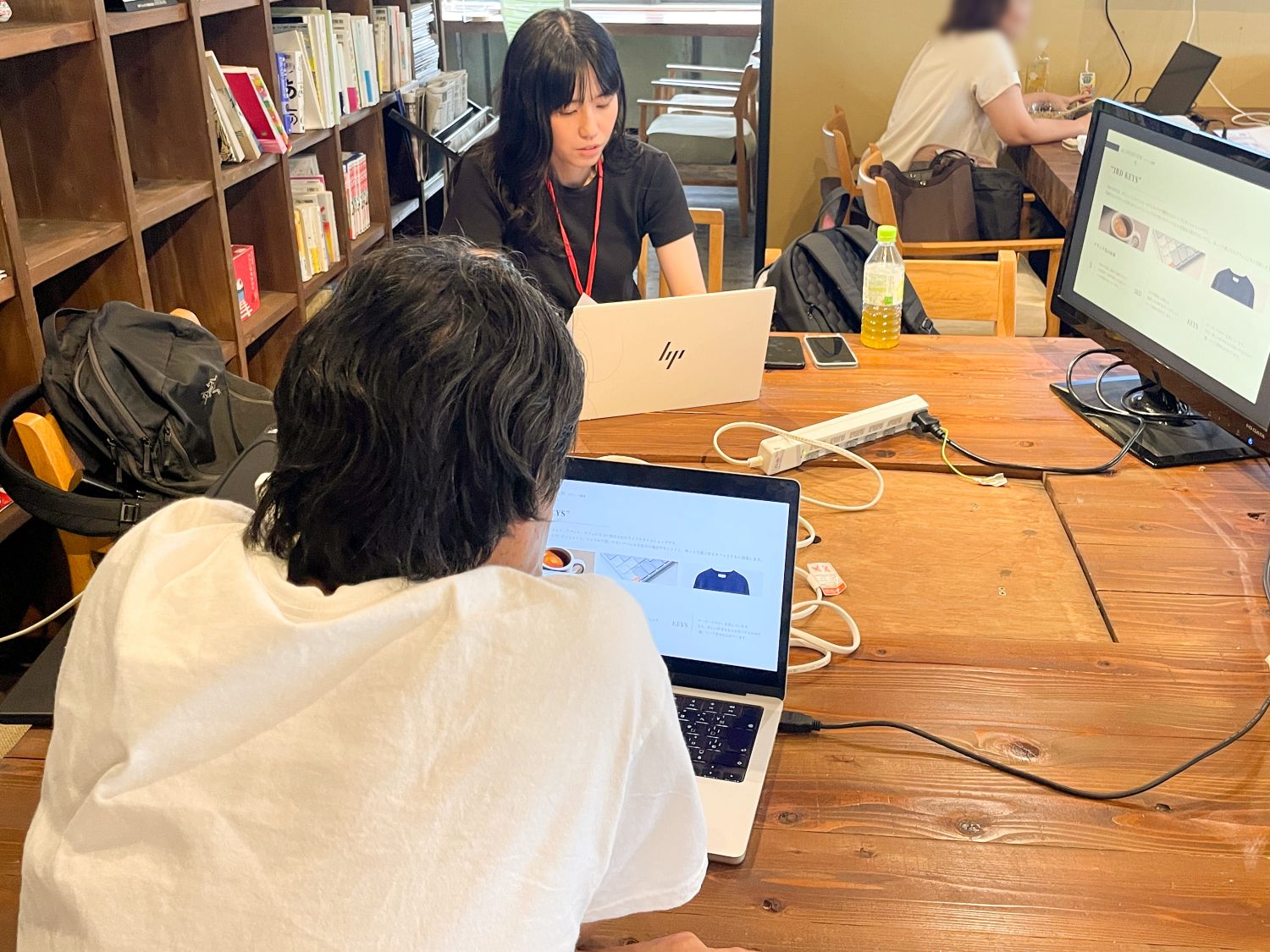 グラフィック講座6月生「ロゴ講評会とチラシ課題オリエンテーション」レポート