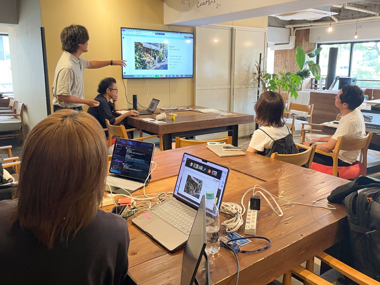 グラフィック講座4月生「卒業制作発表会」レポート