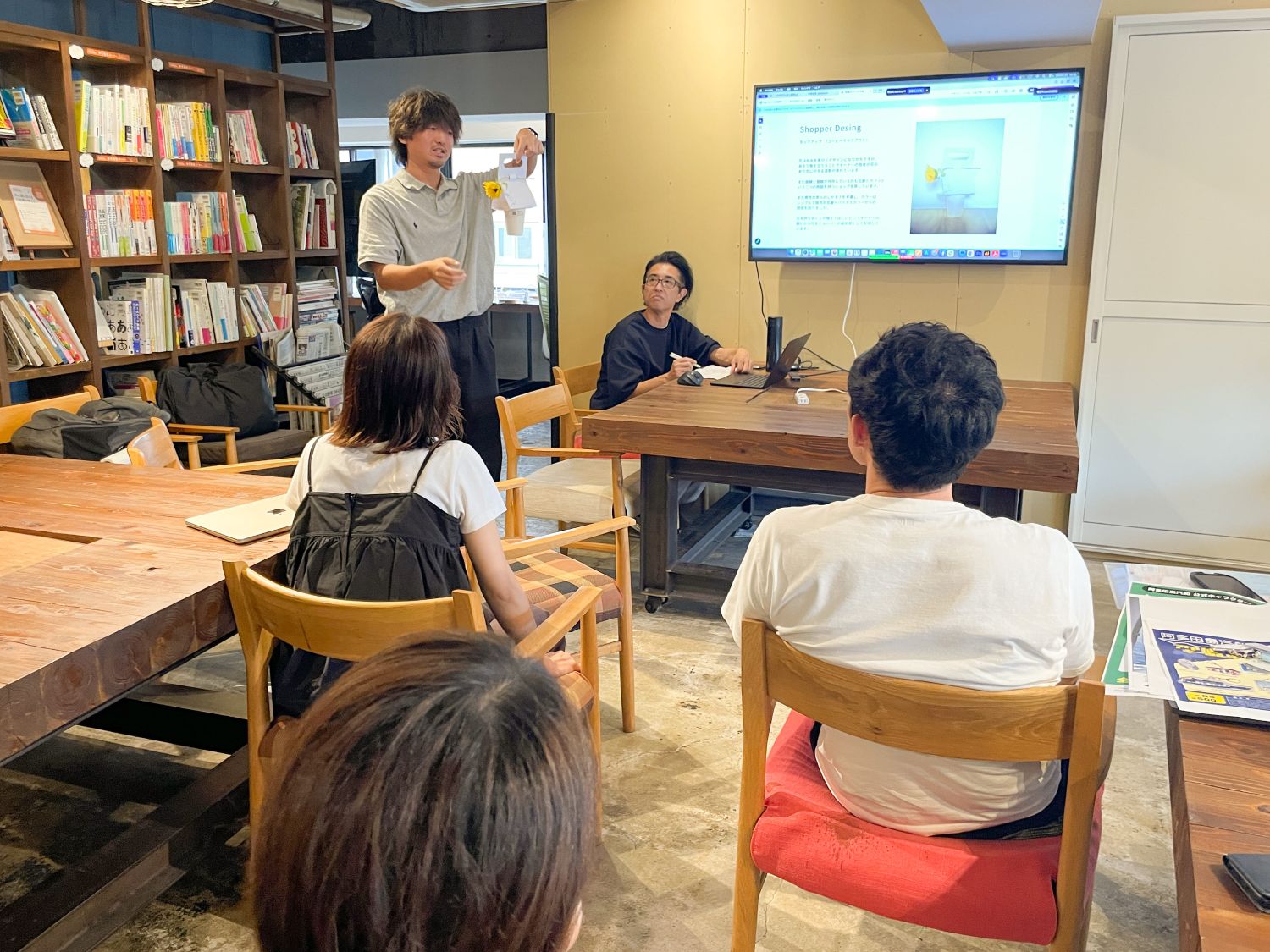 グラフィック講座4月生「卒業制作発表会」レポート