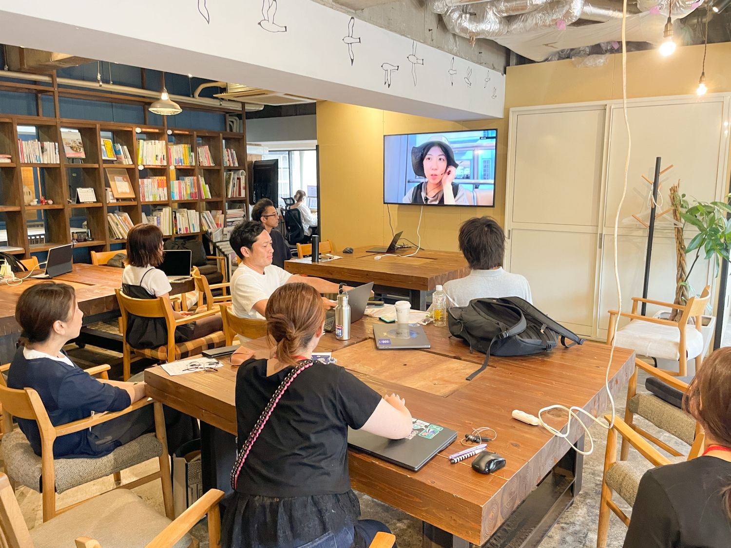 グラフィック講座4月生「卒業制作発表会」レポート