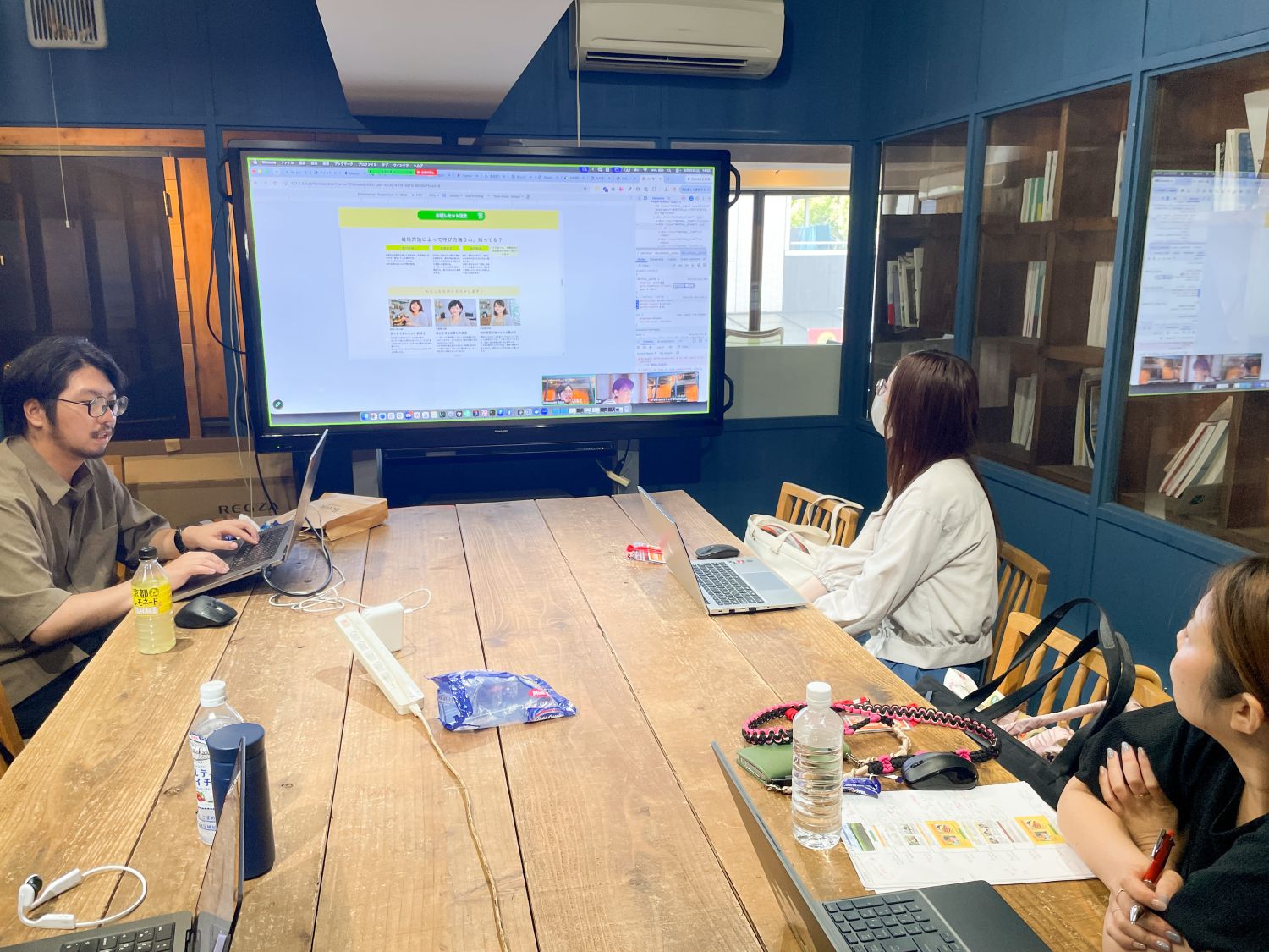 Webデザイナー専攻8月生「名刺課題講評会」6月生「中間課題コーディング講評会」レポート