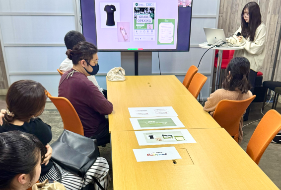 作品発表の様子