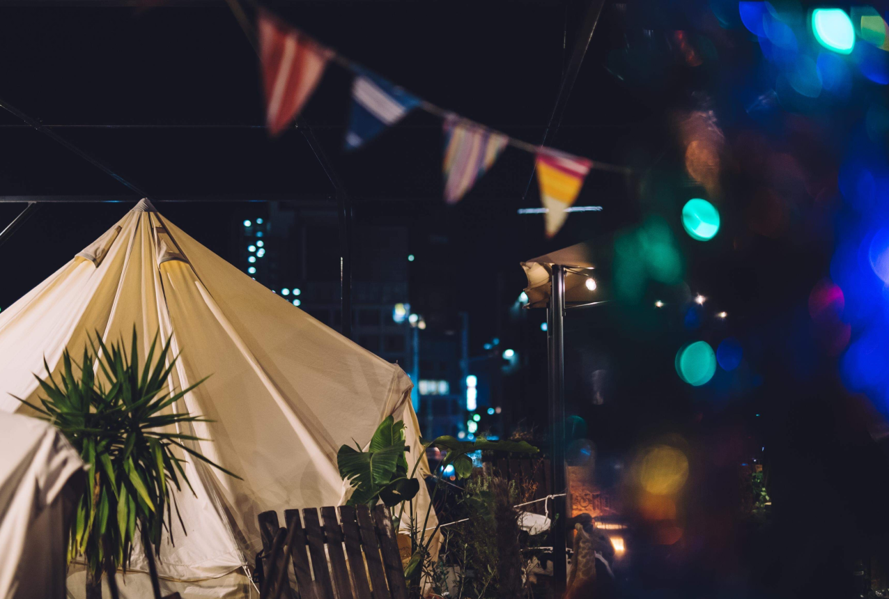 ライトアップされたのグランピングテント